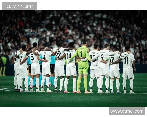 三大品牌足球明星的传奇故事与影响力解析 三大品牌足球明星的传奇故事与影响力解析