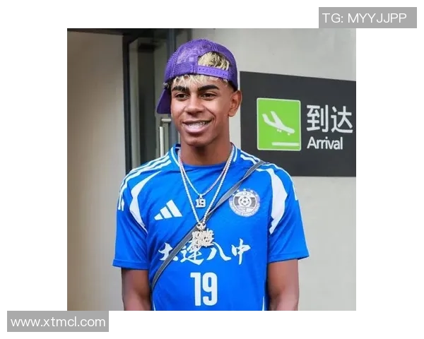 世界足球明星队服的魅力与风采探秘，领略球场上的时尚与个性