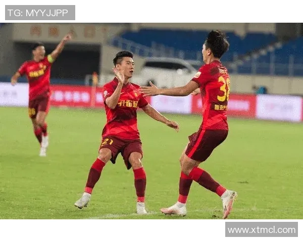 成都足球队以95分领跑锦标赛积分榜展现强劲实力