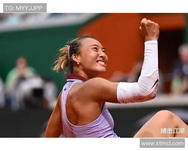 足球明星女友亲临赛场助阵激情四溢引发媒体热议与球迷关注 足球明星女友亲临赛场助阵激情四溢引发媒体热议与球迷关注